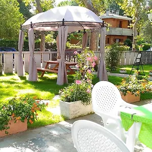 https://villa-lisy.hotelinveneto.com